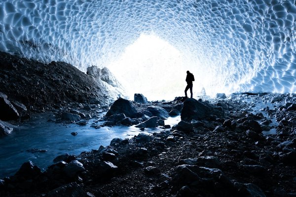 Comment planifier un voyage pour découvrir les grottes de glace en Islande?