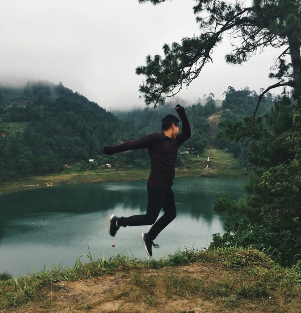 Comment organiser une randonnée-camping pour découvrir les geysers d'Islande?